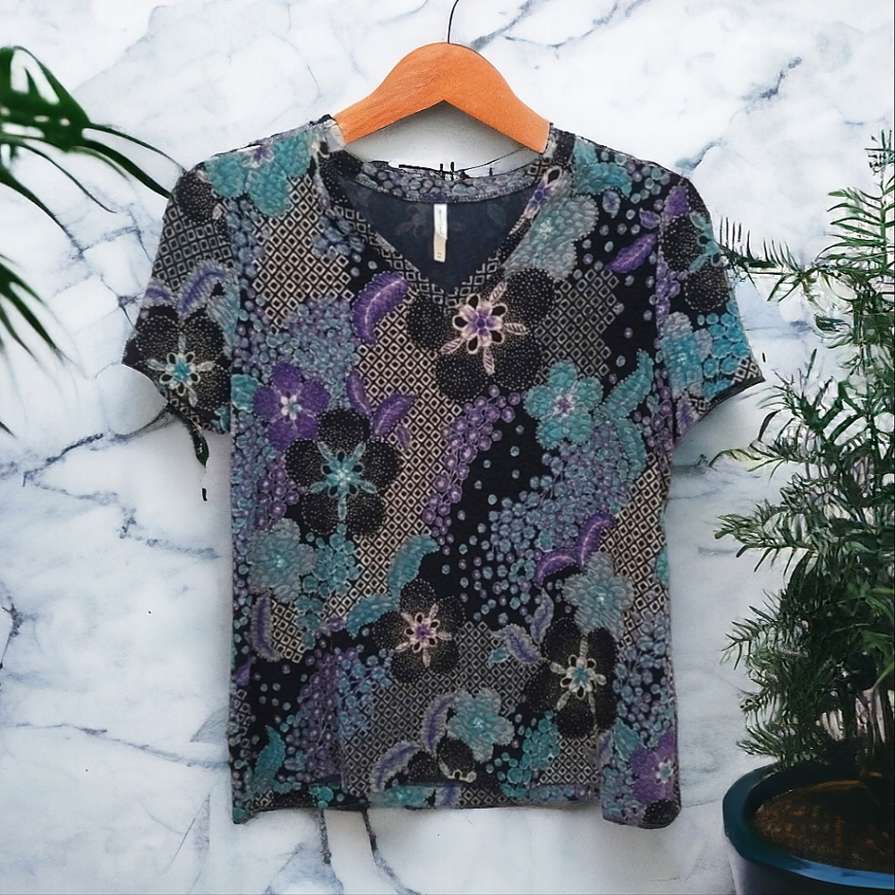 White Stag Women's Floral Metallic Short Sleeve V-Neck Shirt Size Medium